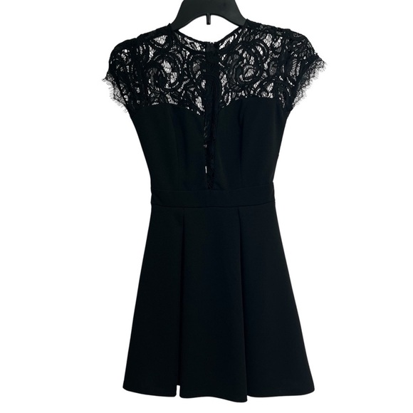 B Darlin Dresses & Skirts - B Darlin Women’s Dress Sz 0 Black Fit/Flare Lace On Top Sleeveless 20” Back Zip